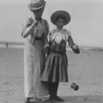 Diabolo learning from Mama, 1900s