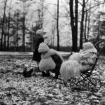 Children feeding a squirrel, 1916